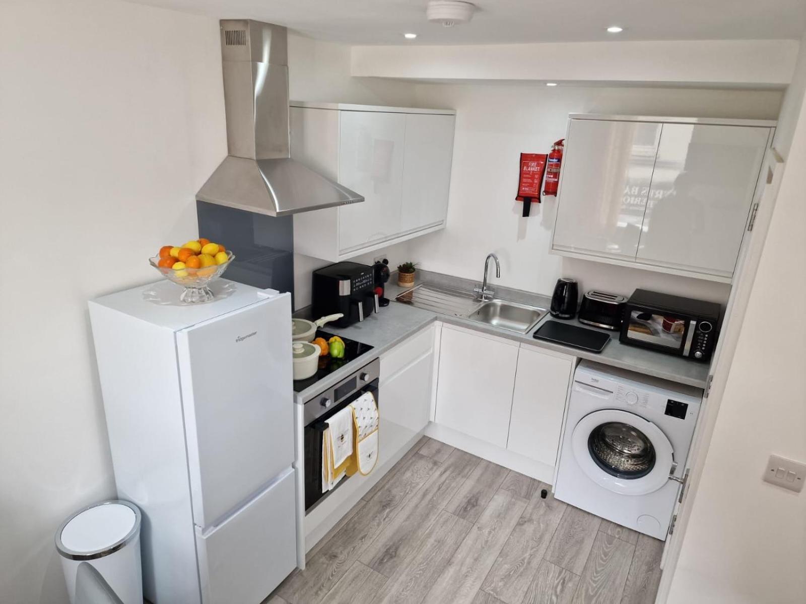 12 B Market Street Watford  Buitenkant foto